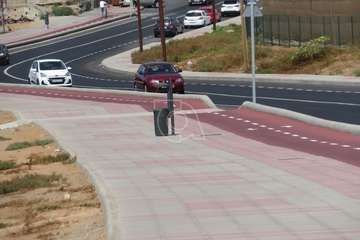 Vandalizan las nuevas papeleras del ensanche de la carretera de Melenara (Telde)/TA.